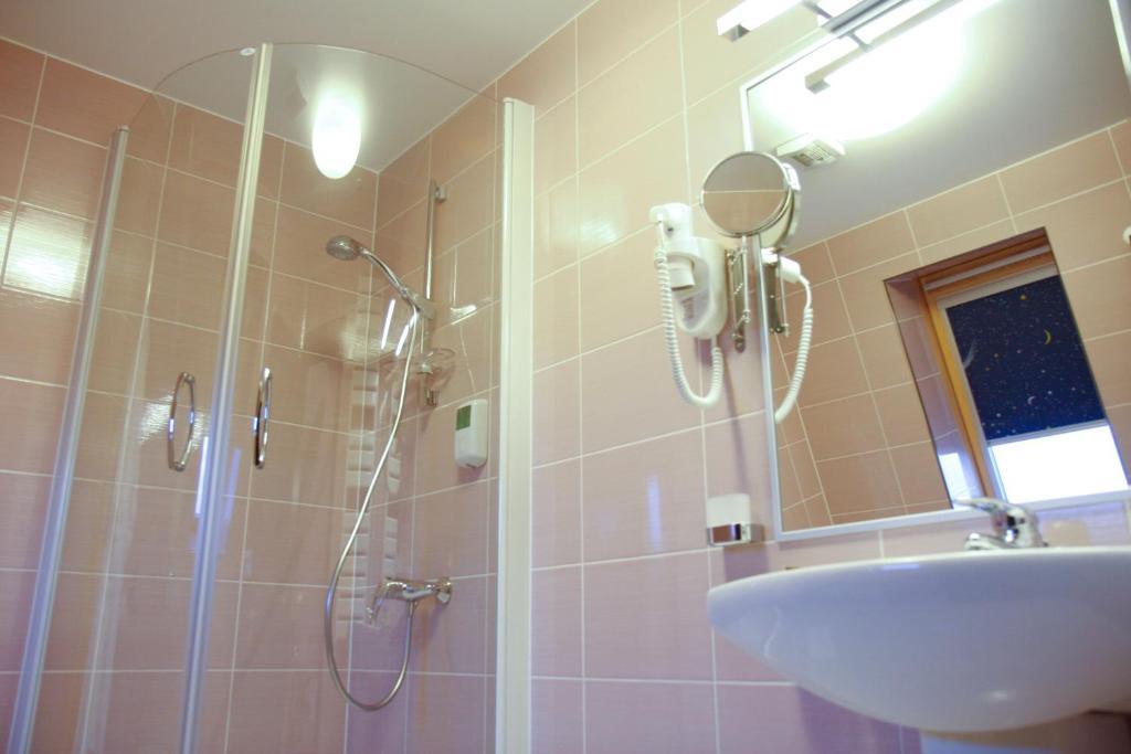 Hotel Anna Junior Târgu Jiu Δωμάτιο φωτογραφία