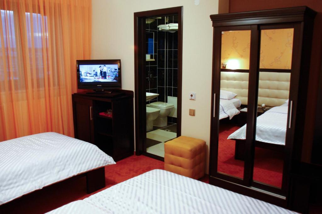 Hotel Anna Junior Târgu Jiu Δωμάτιο φωτογραφία